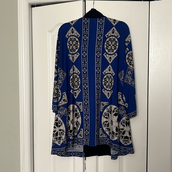 Geometric light weight cardigan duster in purple black and white - Picture 4 of 4